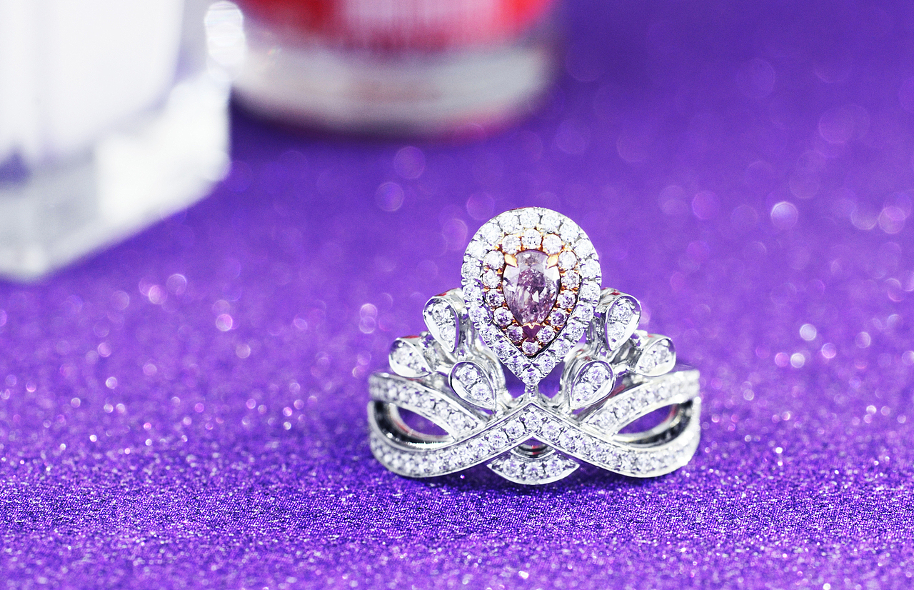 彩钻摄影产品拍摄静物摄影钻戒图片