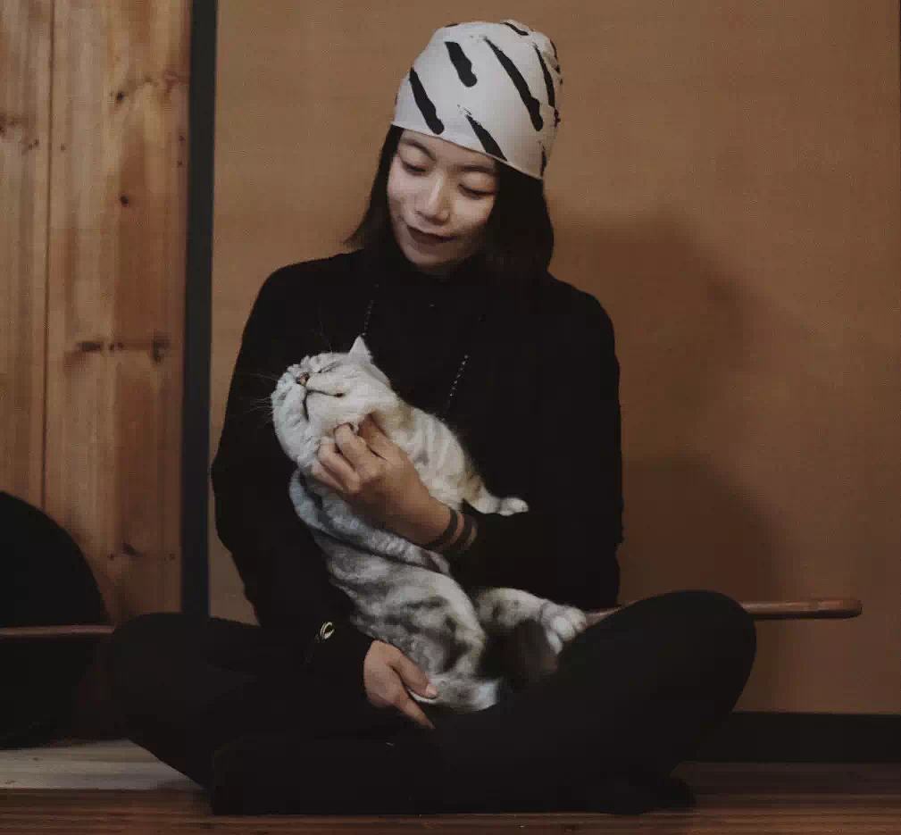 赵清。
艺术家,插画师,摄影师。