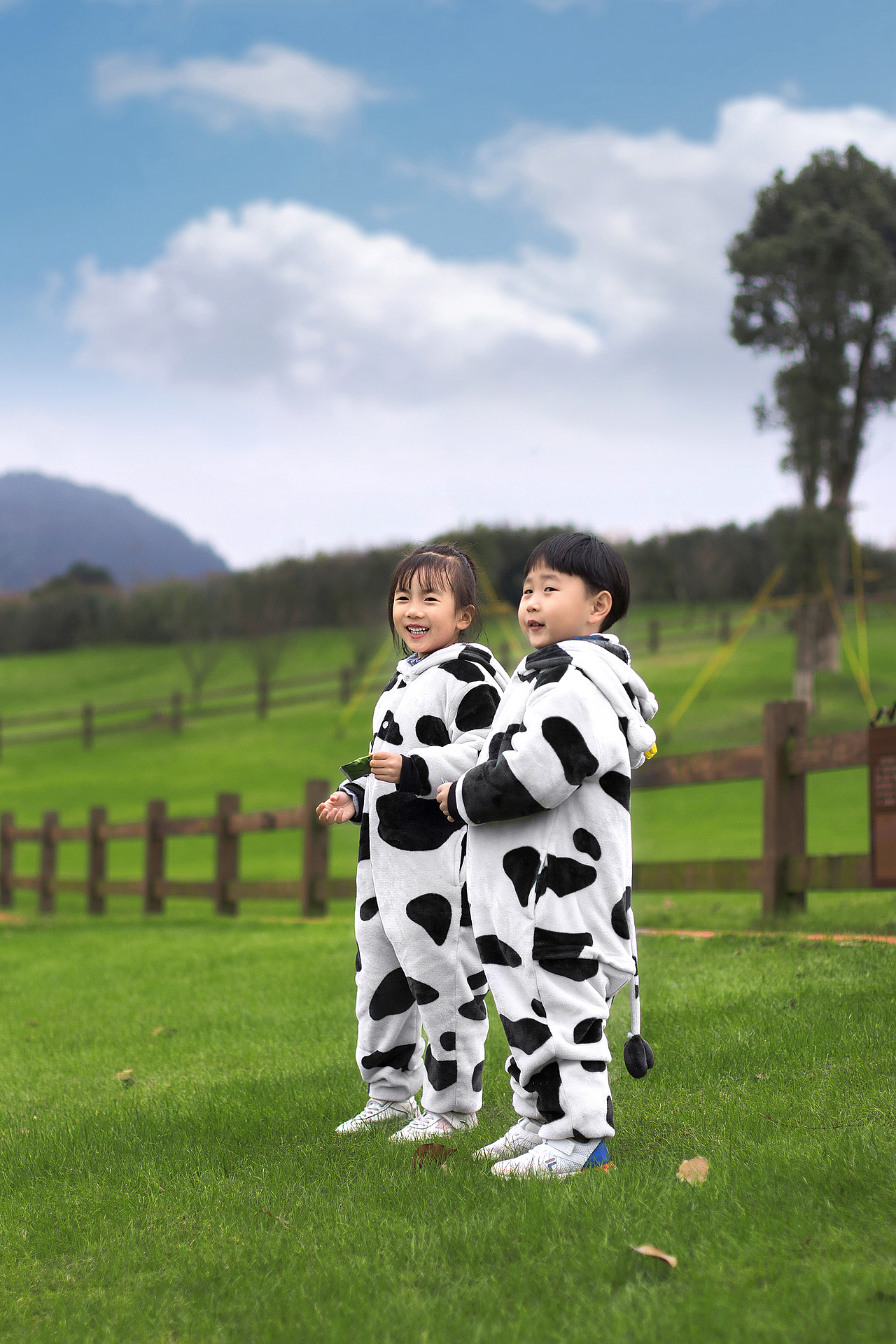 我家奶牛姑娘和他的奶牛小伙伴（圖ZMjU3OTMxMDk2） - 人像攝影 - 站酷設計師潮哥CHAOGE原創(chuàng)素材 - 站酷ZCOOL