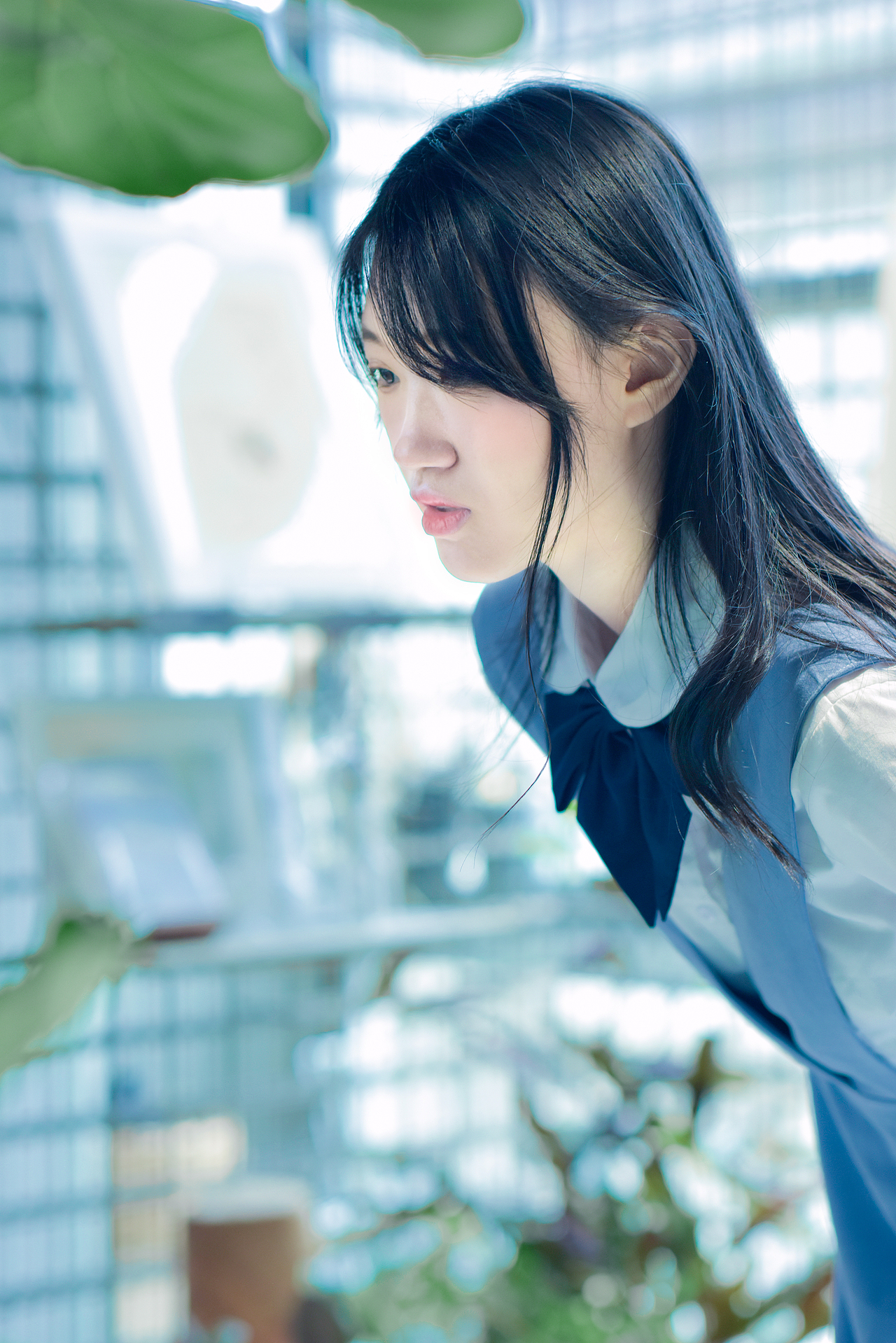 把脸一直向着阳光 这样就不会见到阴影