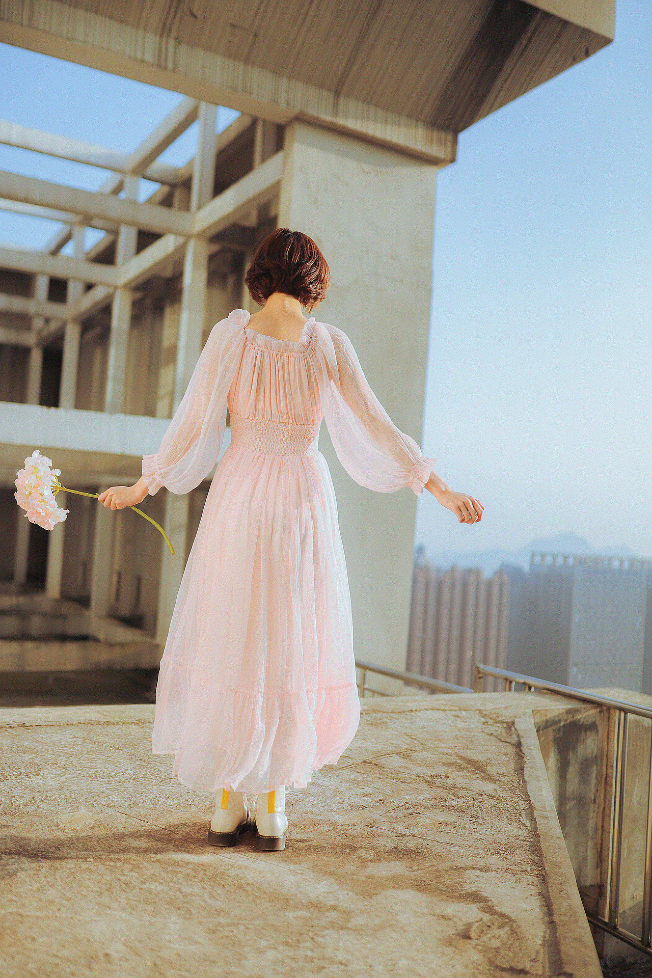 「 那个女孩和光芒」