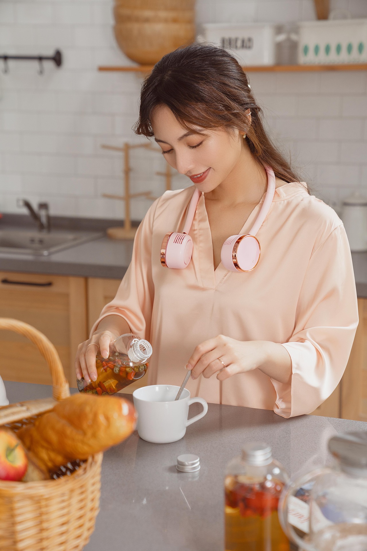 品牌案例丨挂脖风扇（图ZMjQ3MDYyNjI0） - 产品摄影 - 站酷设计师非凡像牛仔原创素材 - 站酷ZCOOL