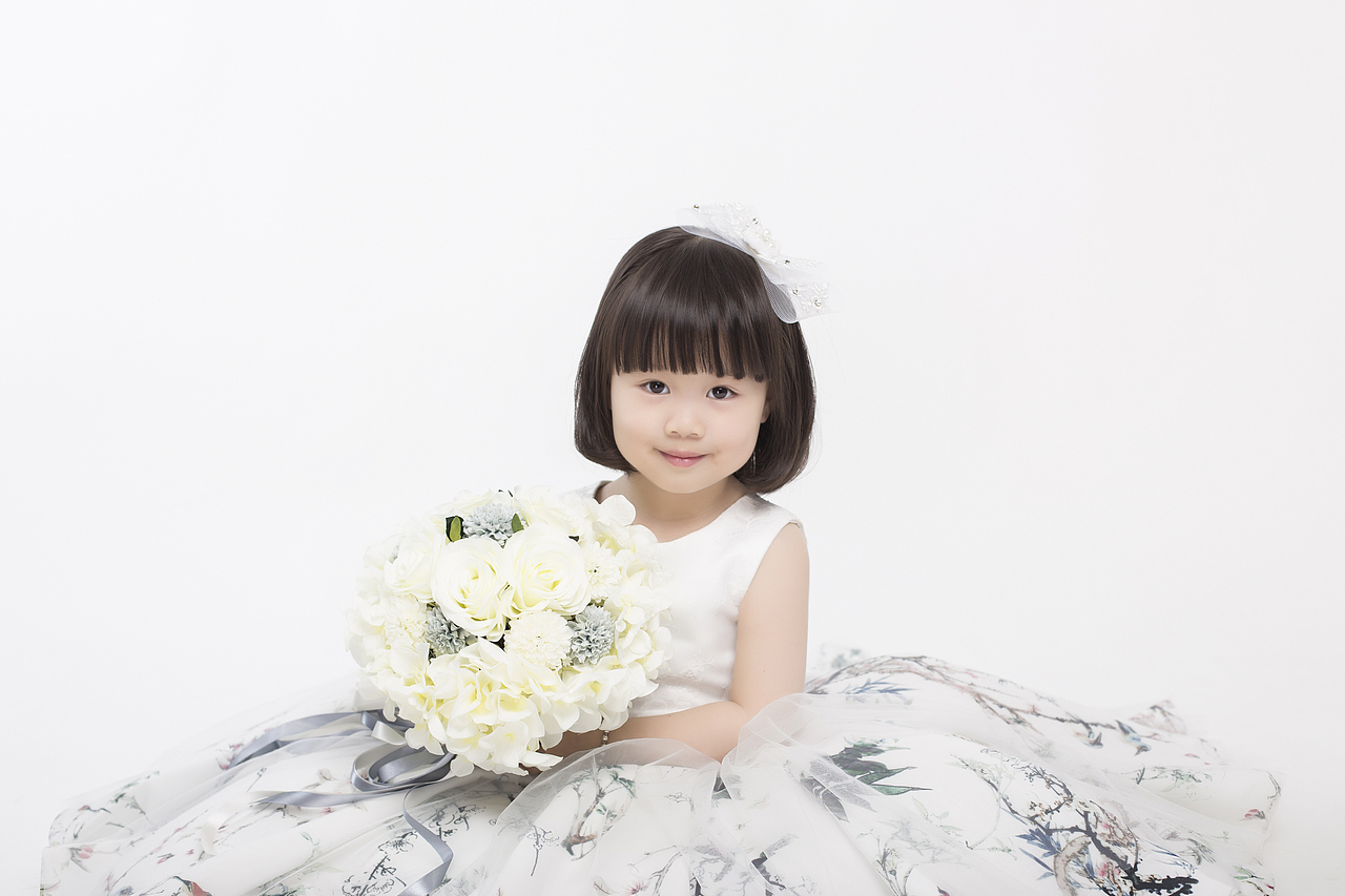 她说:哇,我真漂亮!(可爱的小朋友)