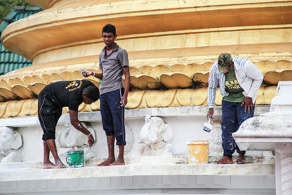斯里兰卡/丹布勒/正在粉刷的黄金寺
