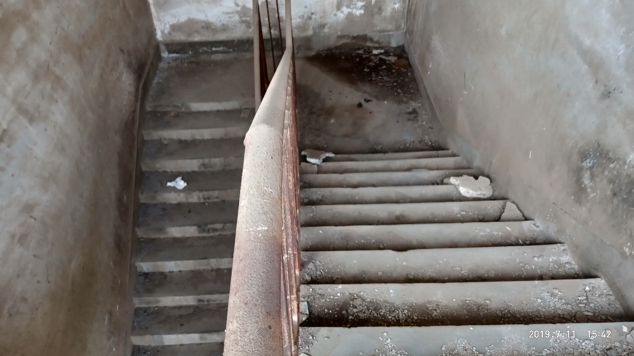 在废墟中眺望城市升起（图ZMTk0ODIxMTky） - 人文/纪实摄影 - 站酷设计师太阳冰冷原创素材 - 站酷ZCOOL