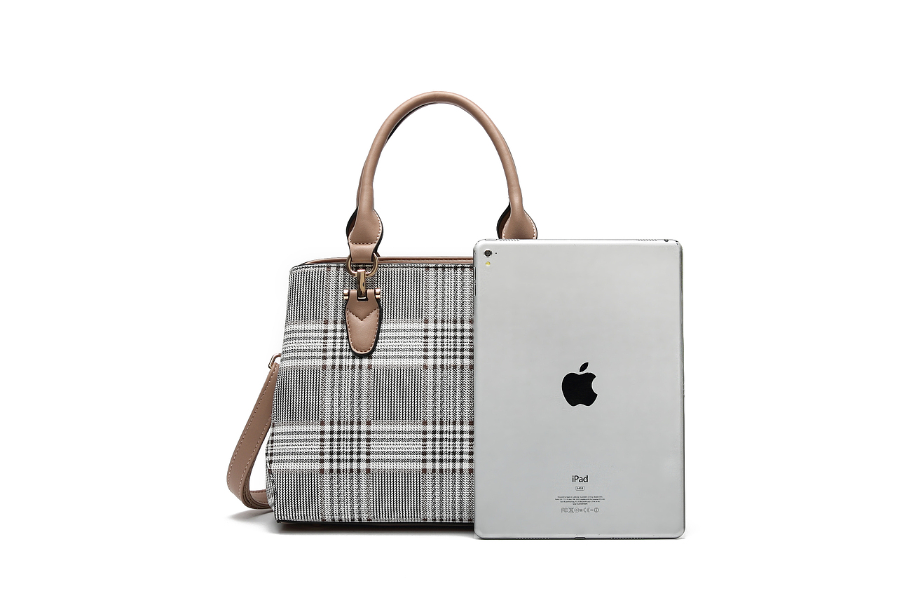 白底女包（图ZMjQ2MjE3ODg4） - 产品摄影 - 站酷设计师二少爷xiucai原创素材 - 站酷ZCOOL