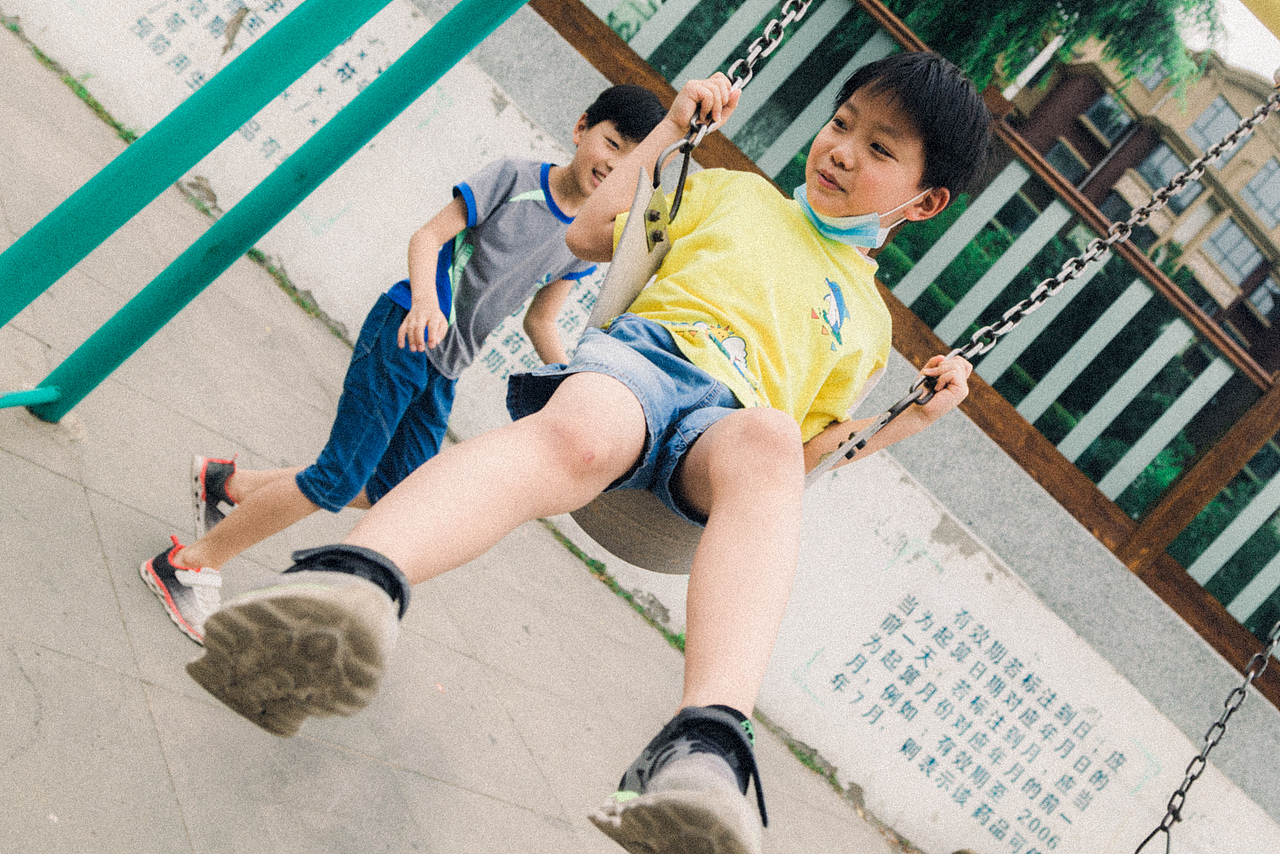 河边漫步（清）