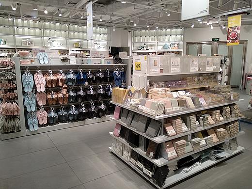 服装货架、nome货架、诺米家居货架、开服装店怎样选址