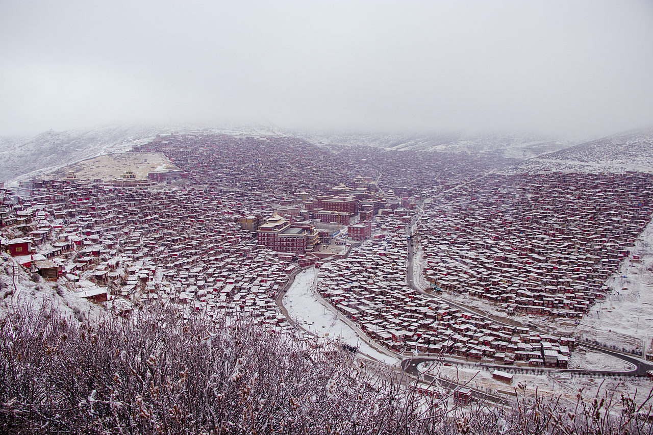 藏地红城,色达