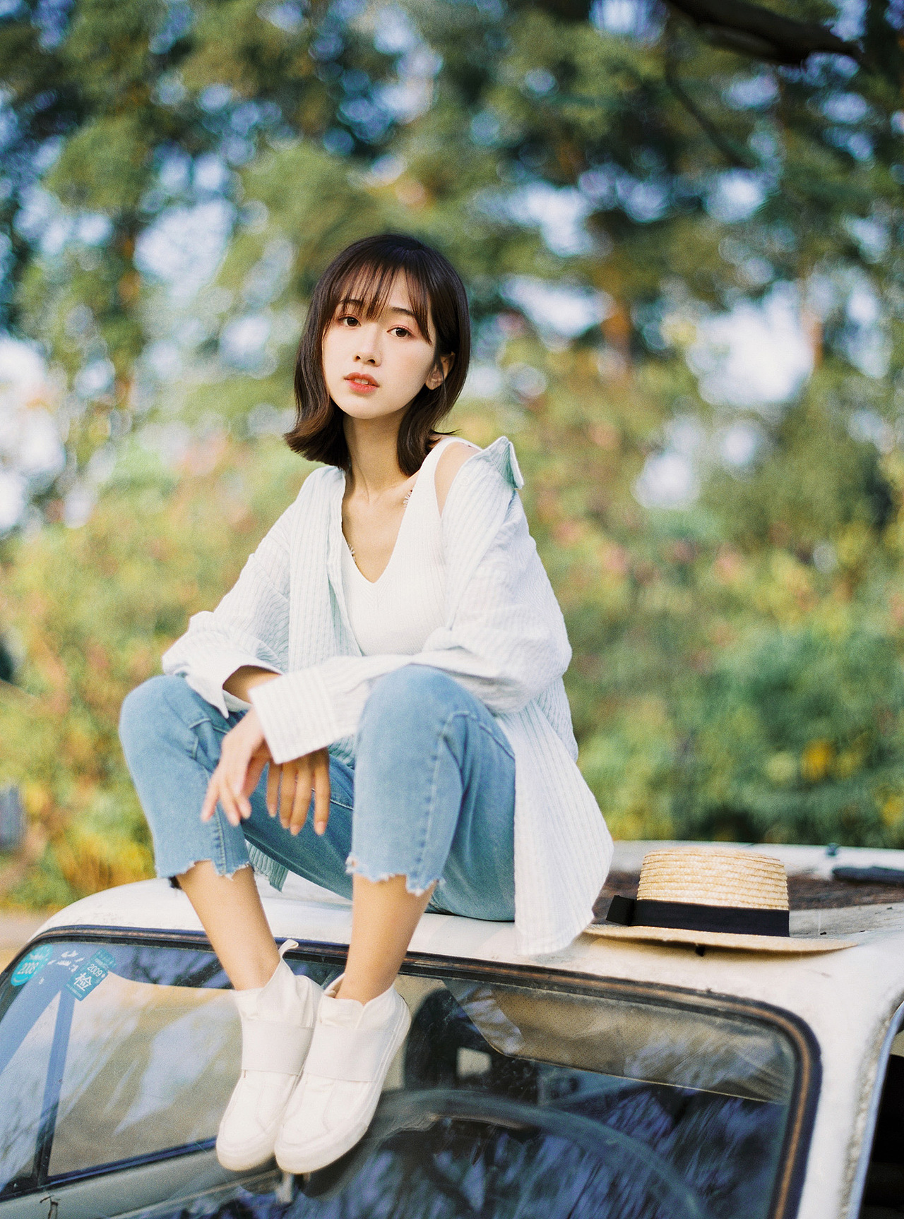 你是空气好闻胜过了空气；你是阳光却能照进午夜。