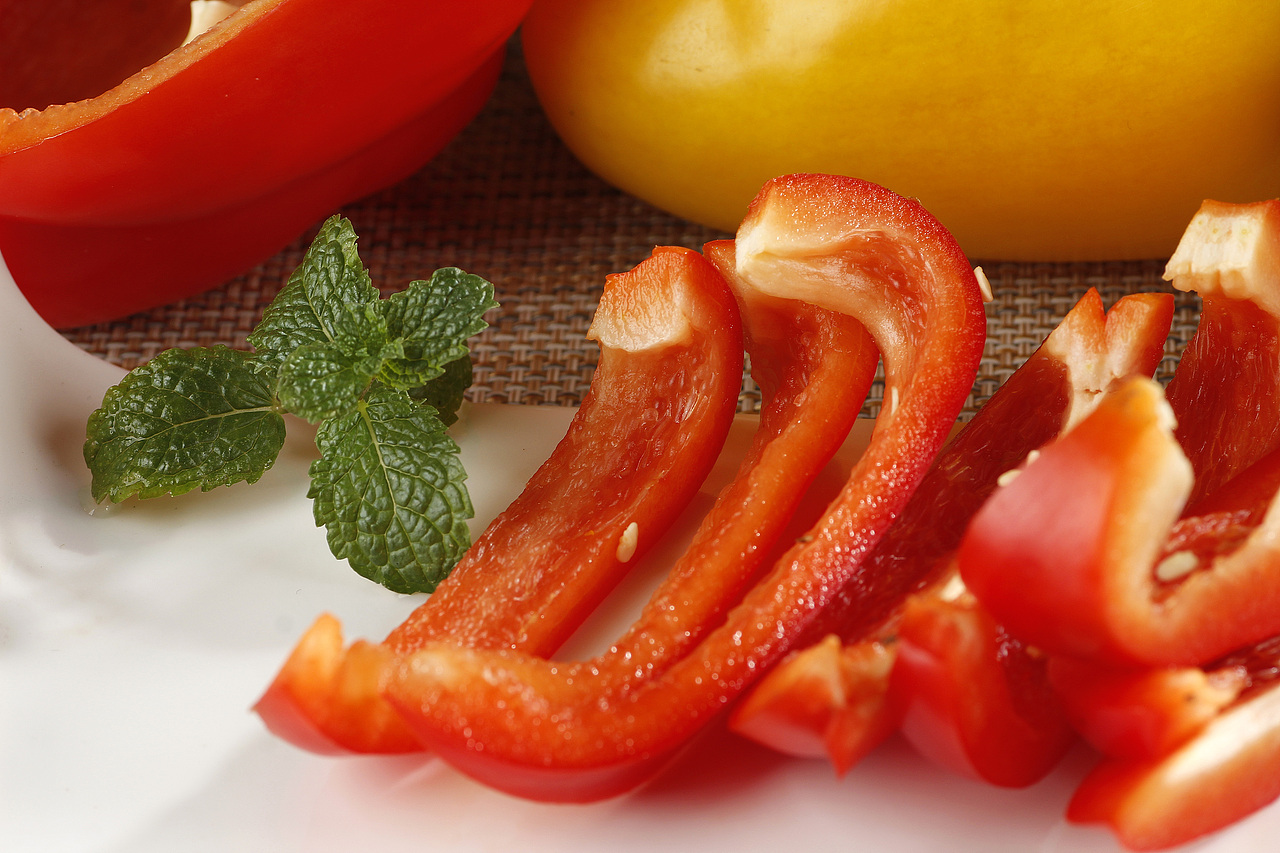 五彩甜椒丨鲜蔬拍摄系列丨飞鸟电商（图ZMTMxODI0MTEy） - 产品摄影 - 站酷设计师陈默工作室原创素材 - 站酷ZCOOL