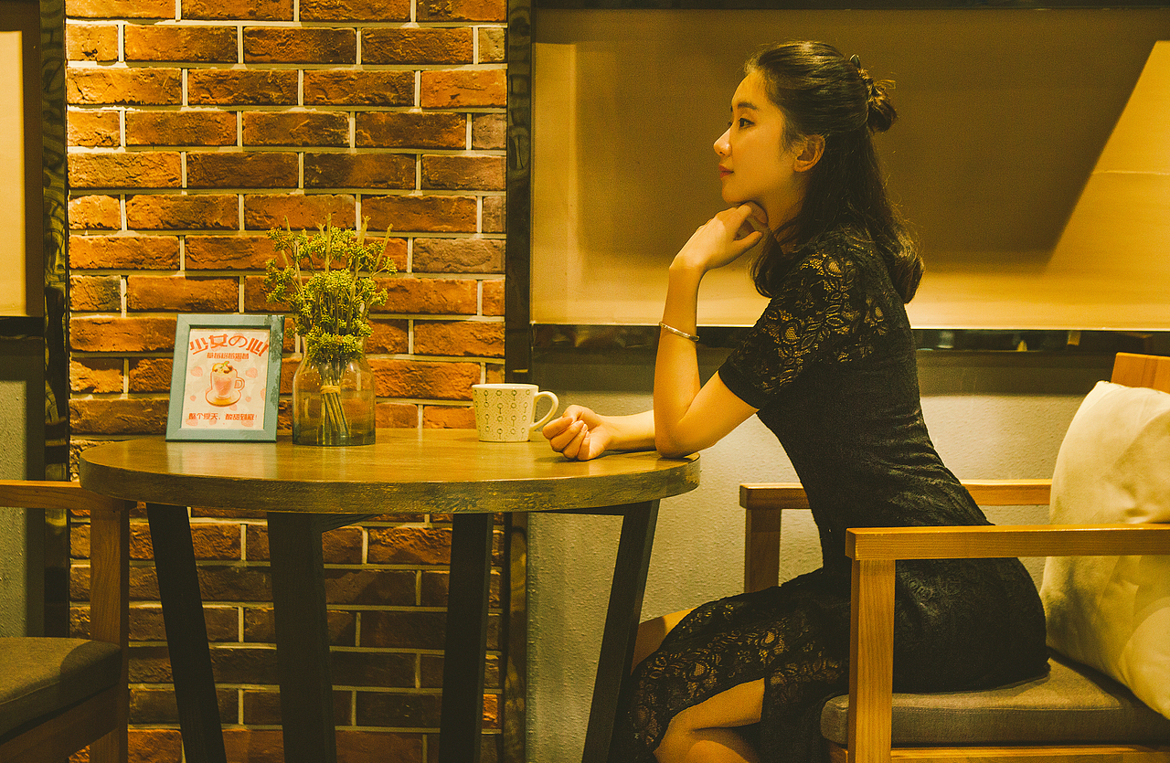 只记得那一天很匆忙 妳从沪的西南到东北~