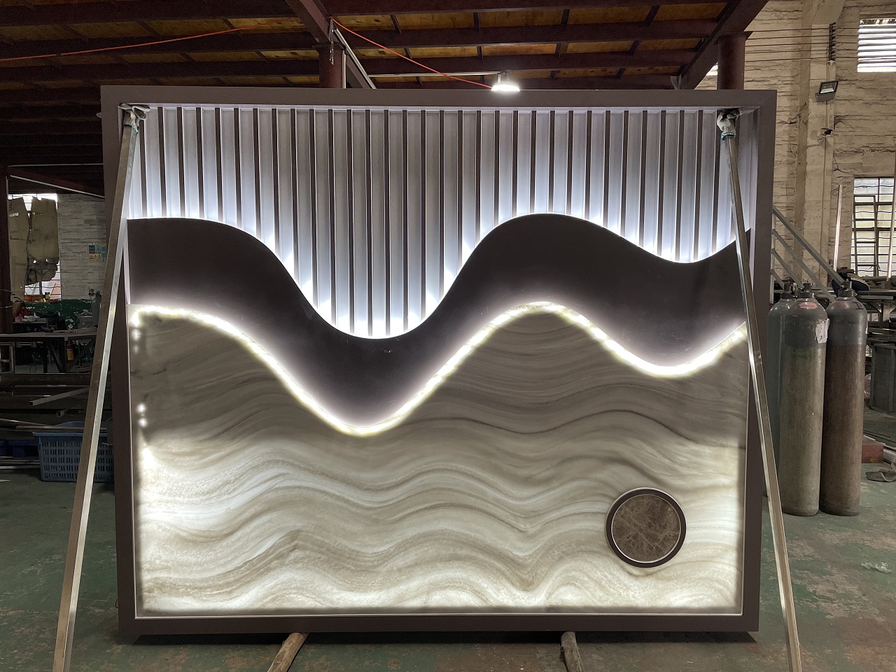 庭院园林不锈钢景墙 不锈钢透光石发光景墙案例|工业