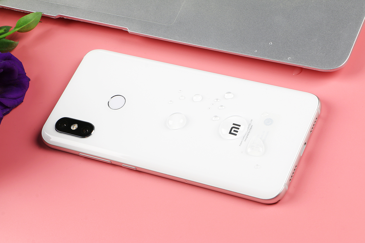 小米8实拍（图ZMTE3MjQ2NDE2） - 产品摄影 - 站酷设计师宜萱1955915131原创素材 - 站酷ZCOOL