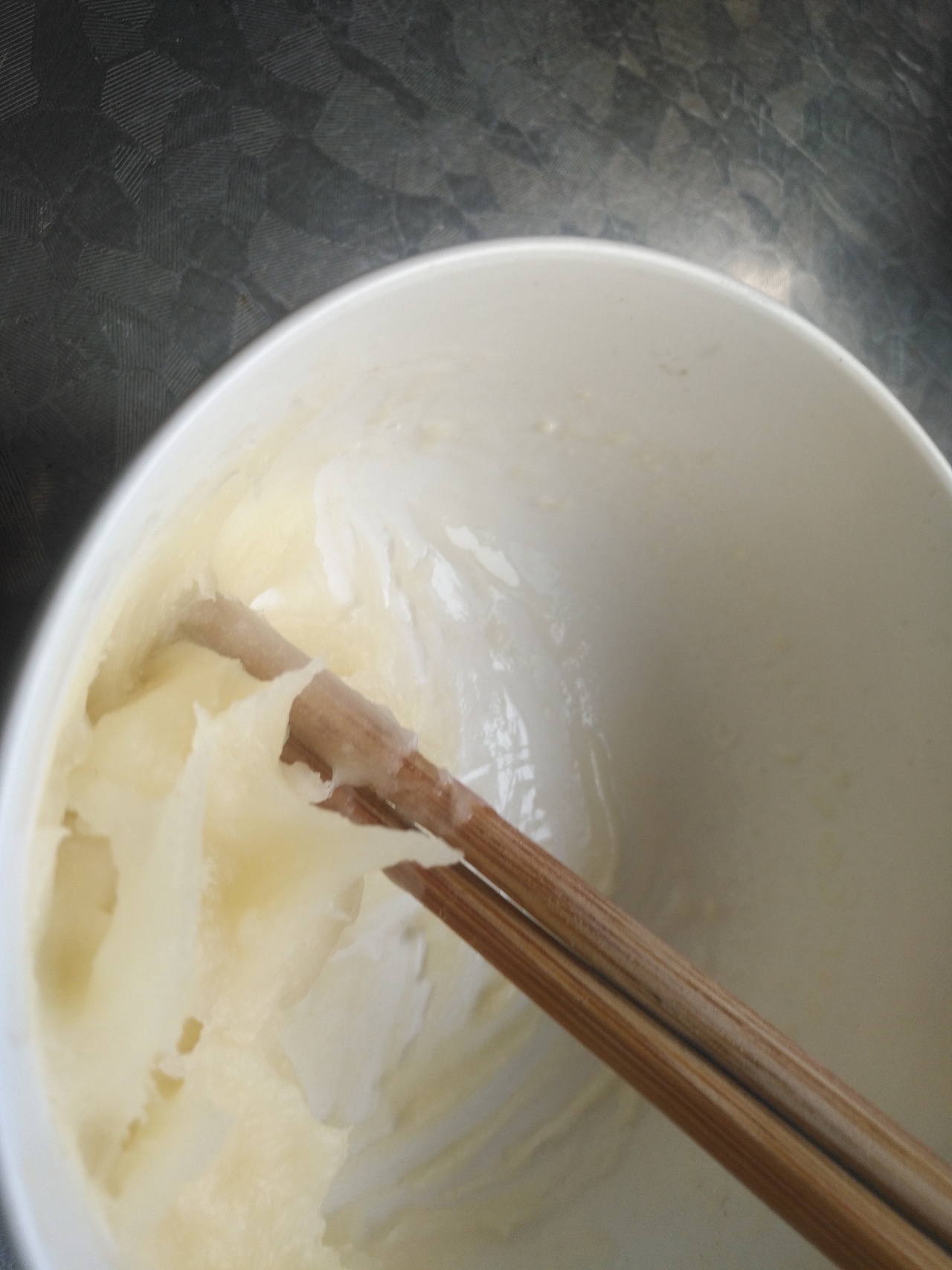 自制浆糊～面粉白糖加水和白醋～搅拌均匀加热冷却就可以使用了