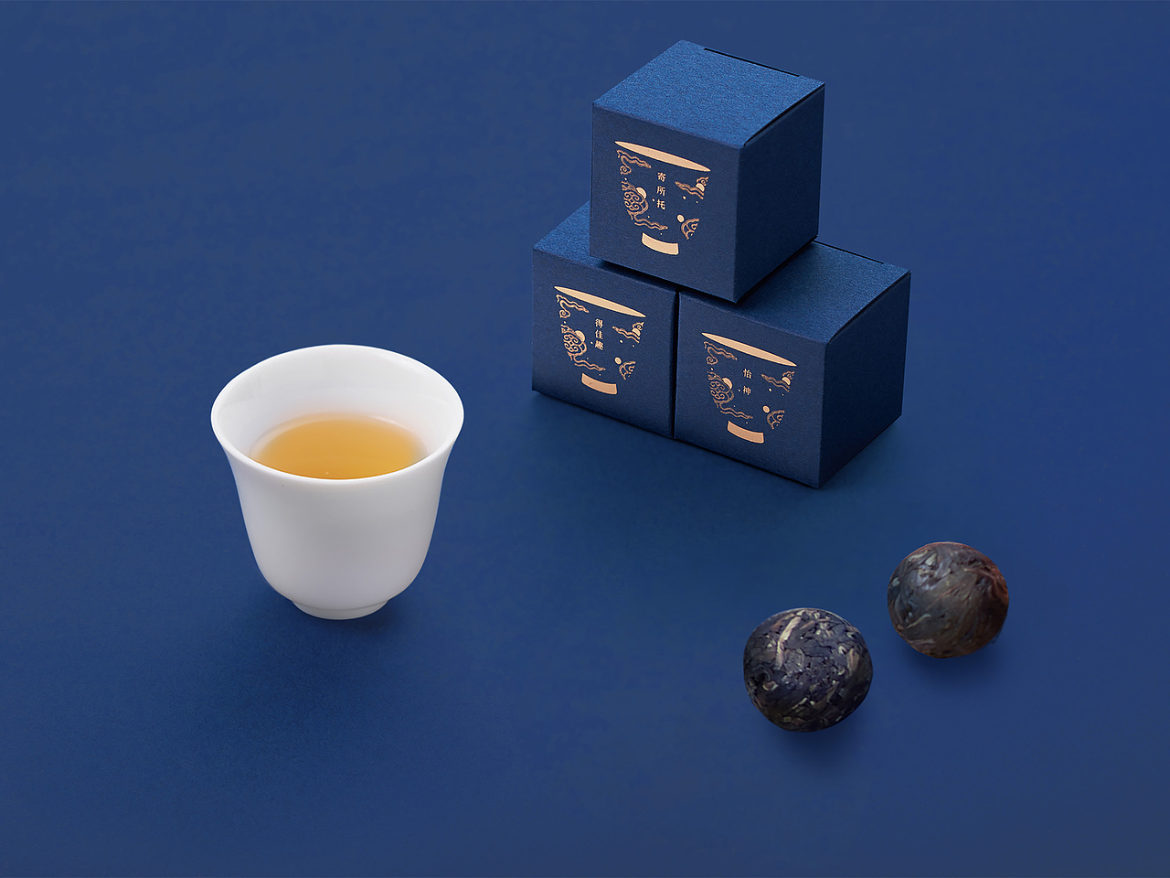 茶为龙珠形,
<br>一经冲泡,<br><br>茶叶便缓缓舒展开来,犹如重生。
