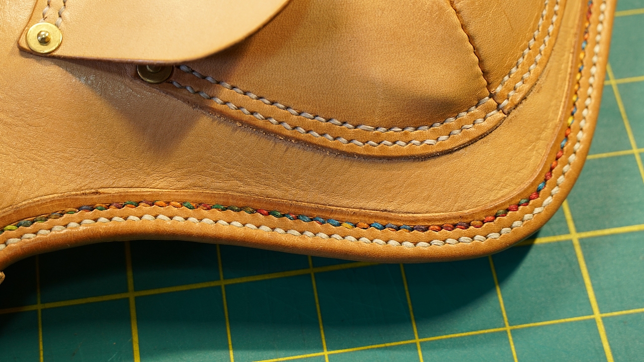 原色植鞣革胸包