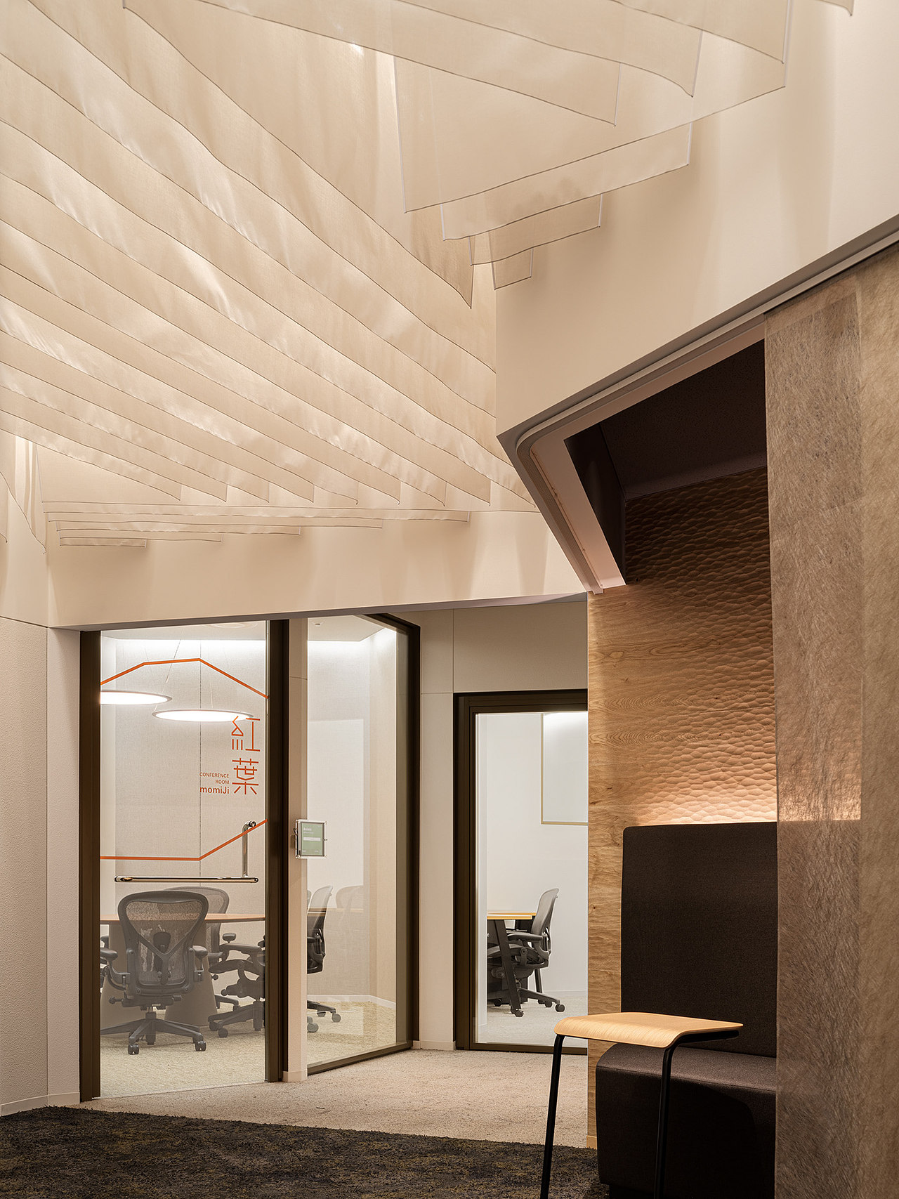 CIC东京-标牌和身份