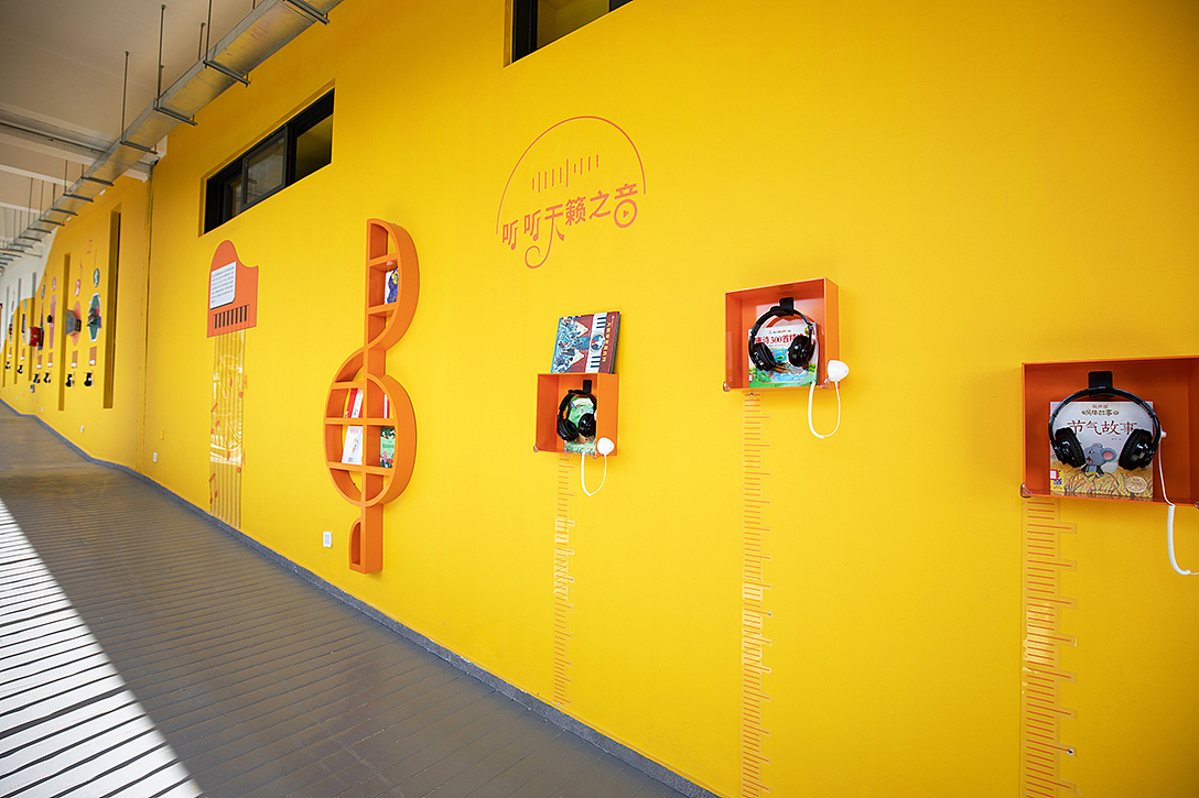 音乐长廊以「妙音连廊」为主题,按中国古代传统乐器「八音」划分,分别