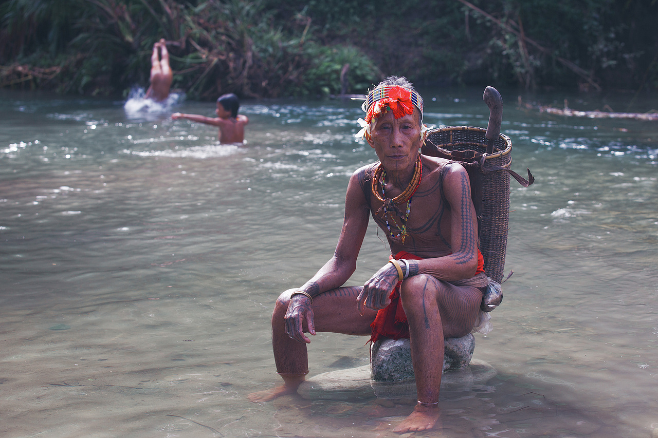 土人 明打威族>