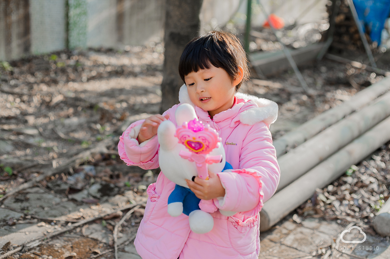 洒满晨光的街（图ZNjc3MjM1MDQ=） - 人像摄影 - 站酷设计师yunsome原创素材 - 站酷ZCOOL