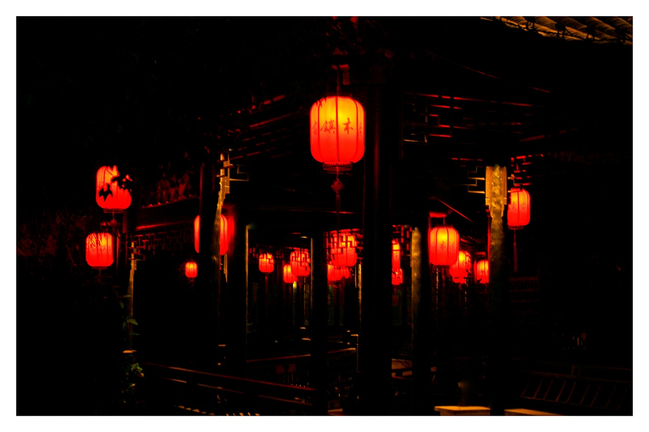 大红灯笼高高挂