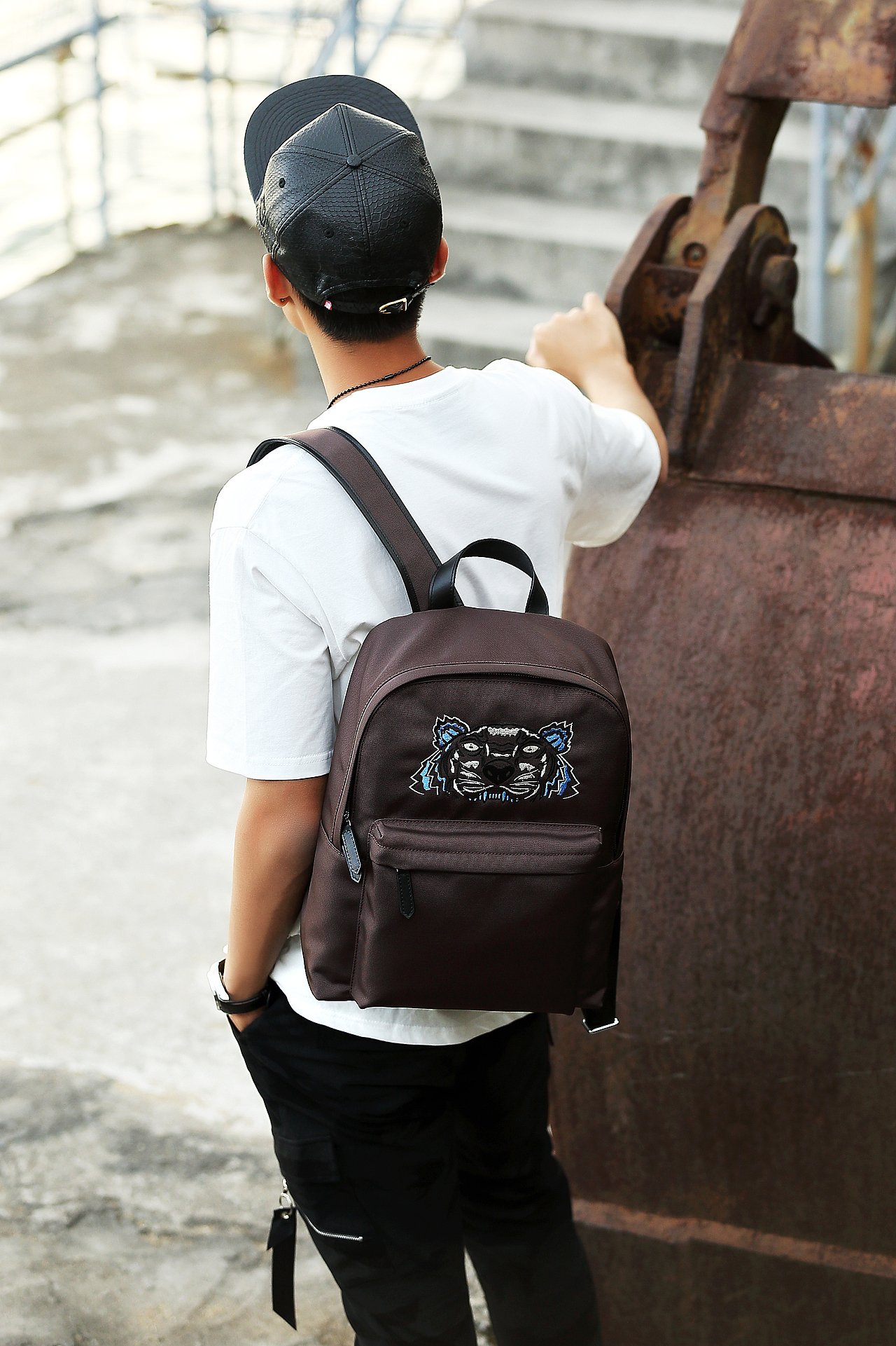 广州模特包包拍摄、外景服装拍摄、潮牌男装拍摄、视频