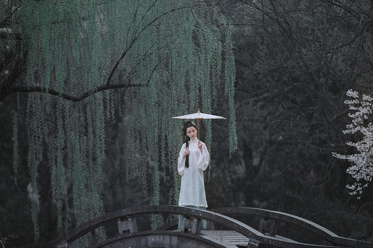 暗香浮盈袖 疏柳画佳人（图ZMTIwNjcxNTA4） - 人像摄影 - 站酷设计师PolarMaple原创素材 - 站酷ZCOOL