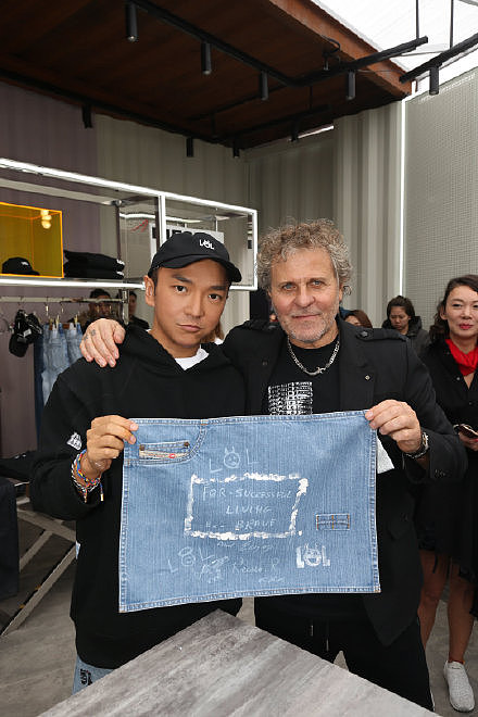 集装箱展厅I Diesel品牌集装箱体验空间_上海集装客（图ZMTg2OTg5MDg0） - 展陈设计 - 站酷设计师集装客原创素材 - 站酷ZCOOL