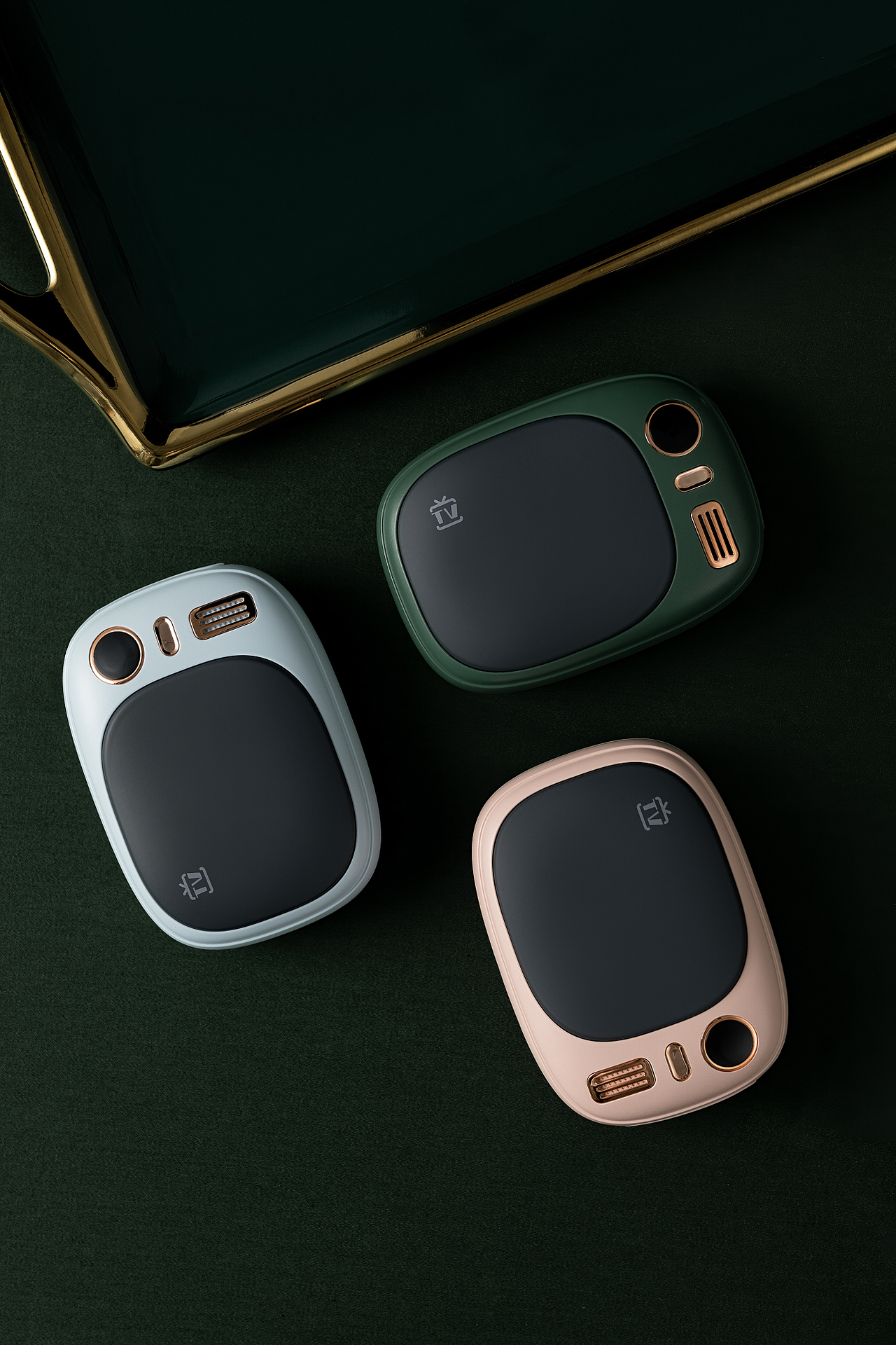 品牌案例丨复古TV暖手宝（图ZMjI3NTIzMzky） - 产品摄影 - 站酷设计师白底图原创素材 - 站酷ZCOOL