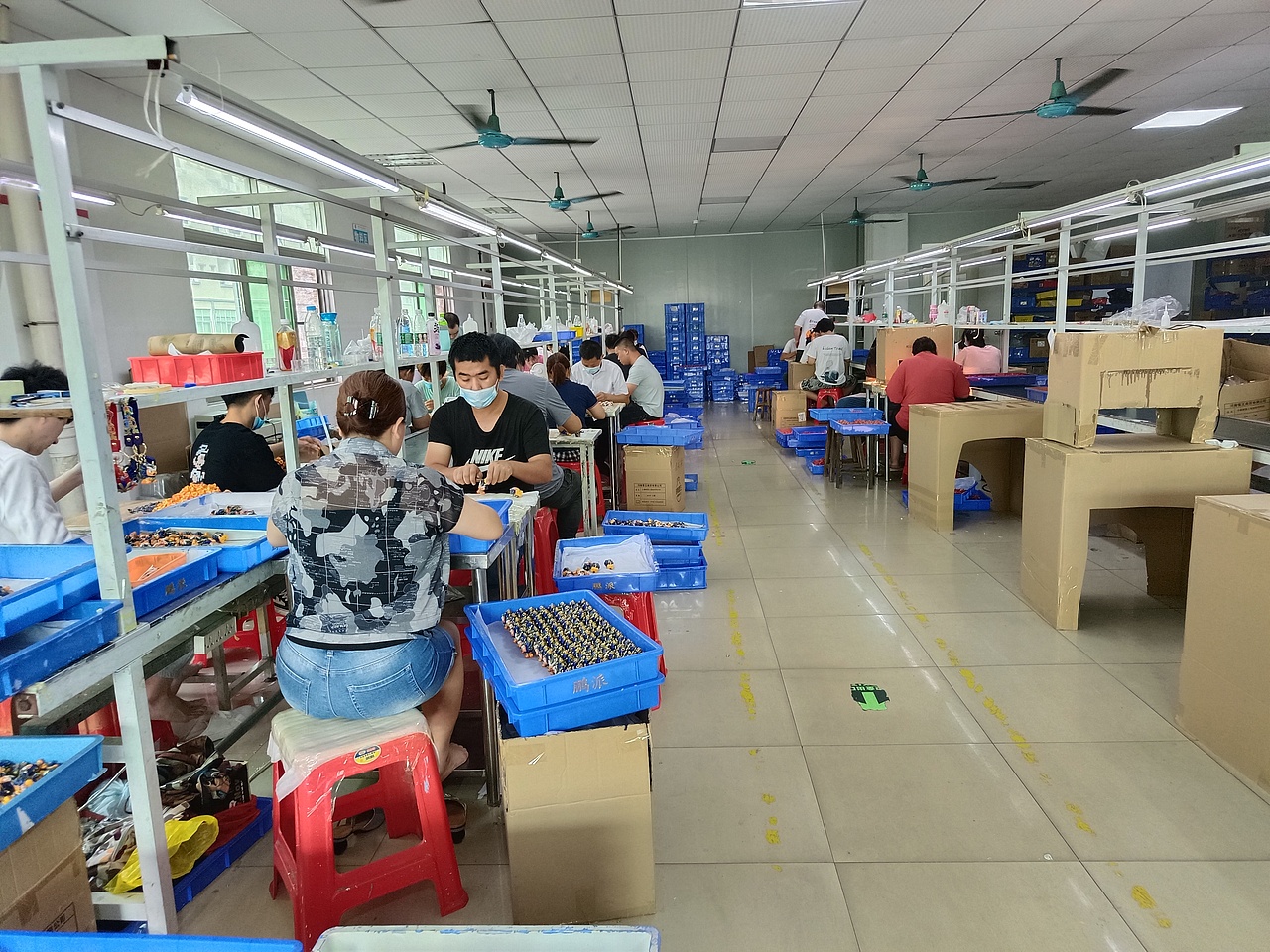 潮玩手办工厂,专业定制树脂/pvc注塑潮玩盲盒手办