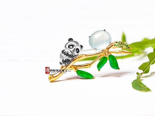 【蚂蚁原创设计】-18K金镶嵌翡翠 [熊猫抱竹胸针]