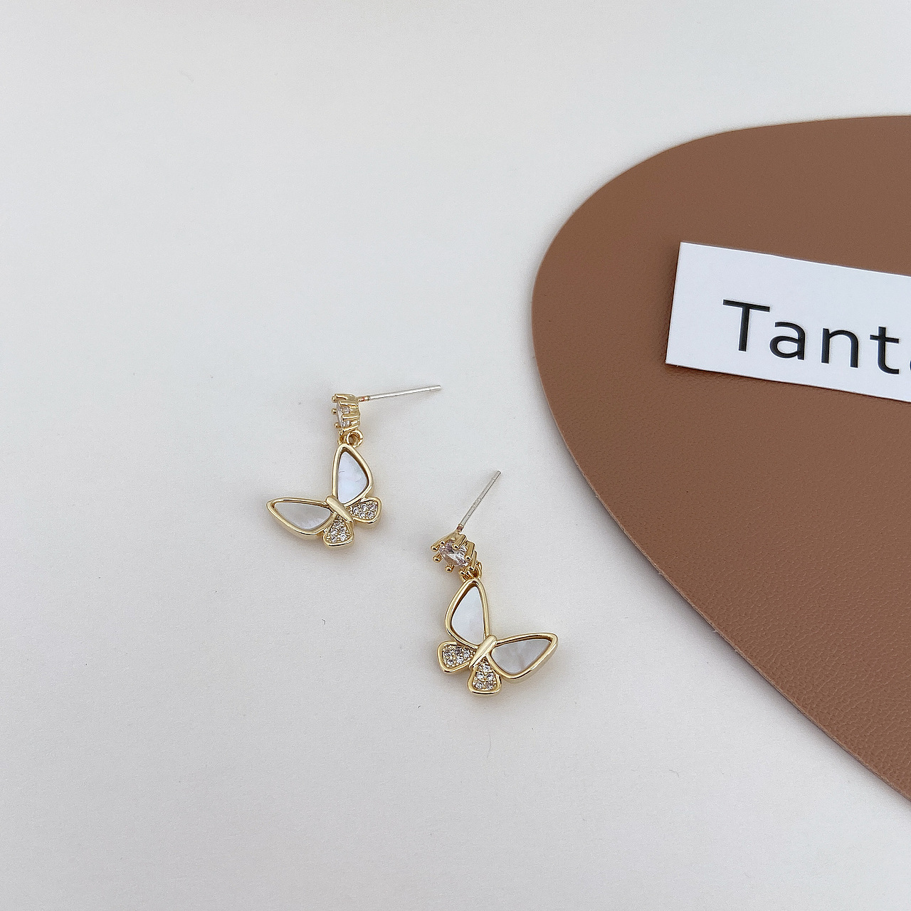 ins风冷淡风耳饰耳环场景图拍摄 合金 银饰品模特拍摄（图ZMjUzNDQyMzk2） - 产品摄影 - 站酷设计师何以朱颜原创素材 - 站酷ZCOOL