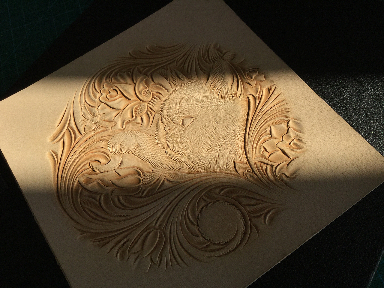 【革也皮雕】我可以过来蹭蹭你，你不可以主动来找我（图ZNjg0NzM2MDQ=） - 工艺品设计 - 站酷设计师革也GeYe原创素材 - 站酷ZCOOL