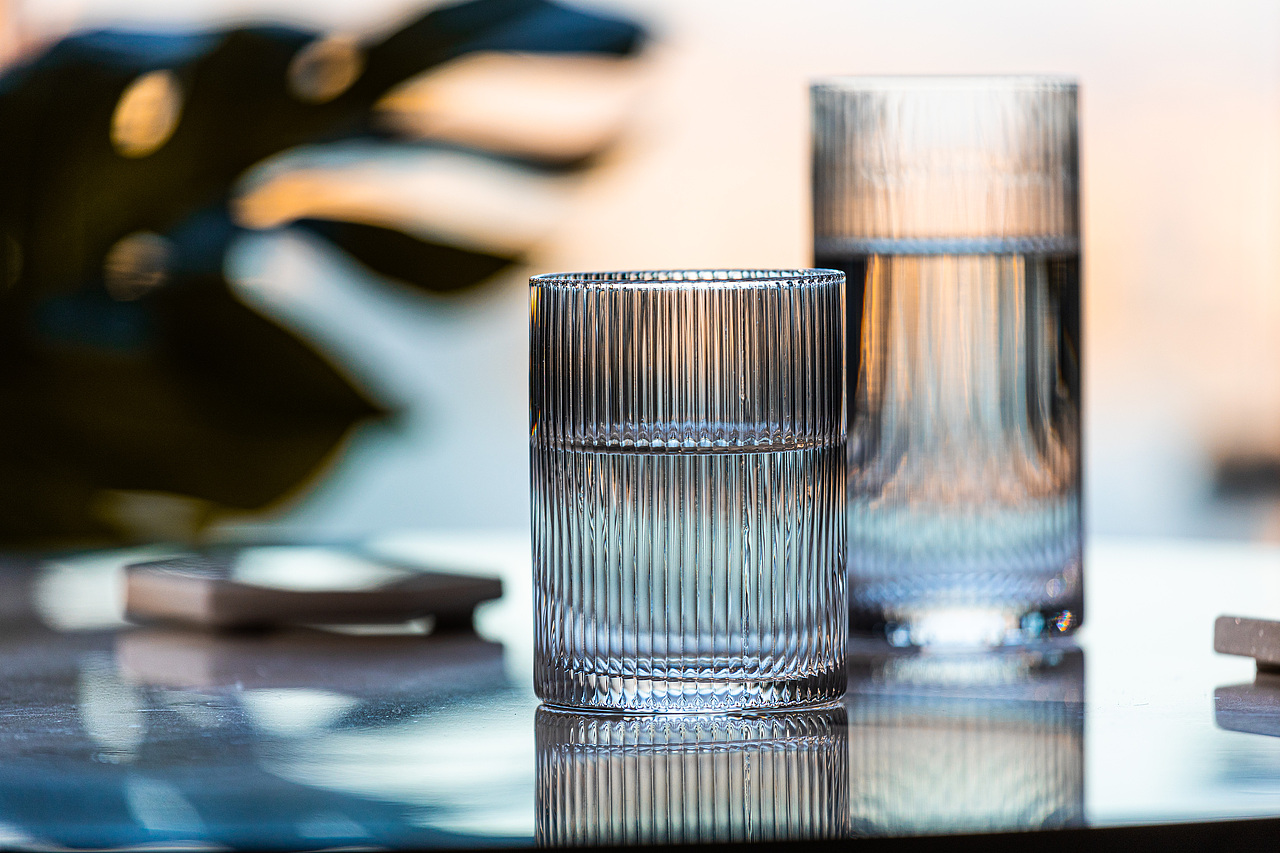 《远走高飞》| 水杯 | 玻璃杯 | 冷水壶 | 饮具（图ZMjQ4NDE4MTI0） - 产品摄影 - 站酷设计师一毛拍美器原创素材 - 站酷ZCOOL