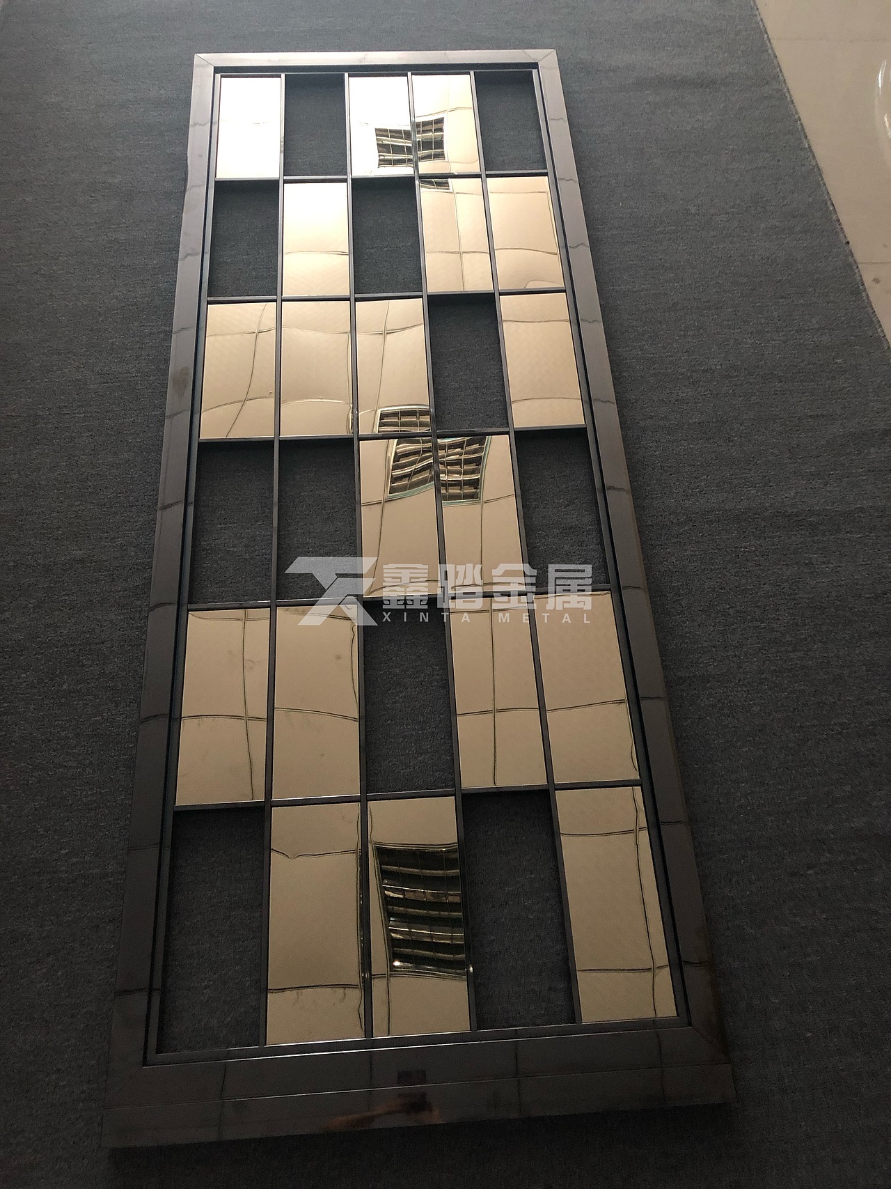 镜面黑金不锈钢焊接屏风注入新鲜元素设计