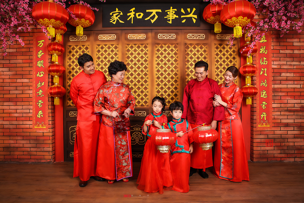 青岛全家福（图ZMjI0NTkwNTQw） - 人像摄影 - 站酷设计师御家摄影原创素材 - 站酷ZCOOL