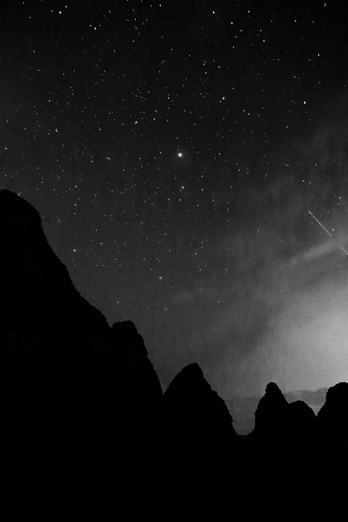 dark·star 黑白星空