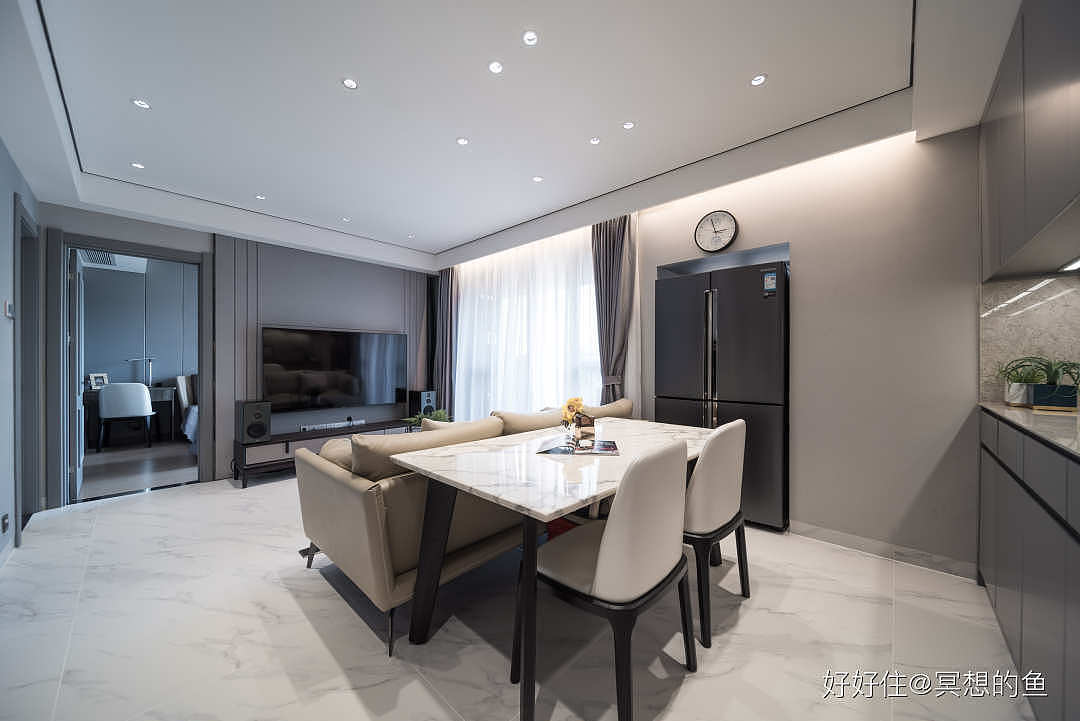 顶面采用无主灯设计,点光源照明,氛围感和层次感好很多。#餐厅 #餐桌 #餐椅