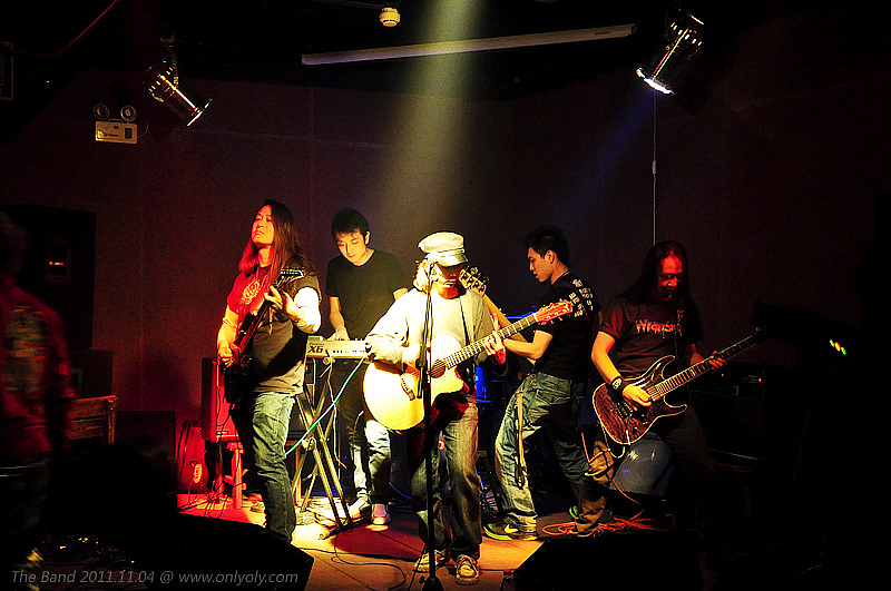 乐队成员
<br>主唱:杨猛 <br>吉他:寇征宇 <br>吉他:郭怡广 <br>贝司:宋扬 <br>键盘:李猛 <br>鼓手:刁磊 <br>