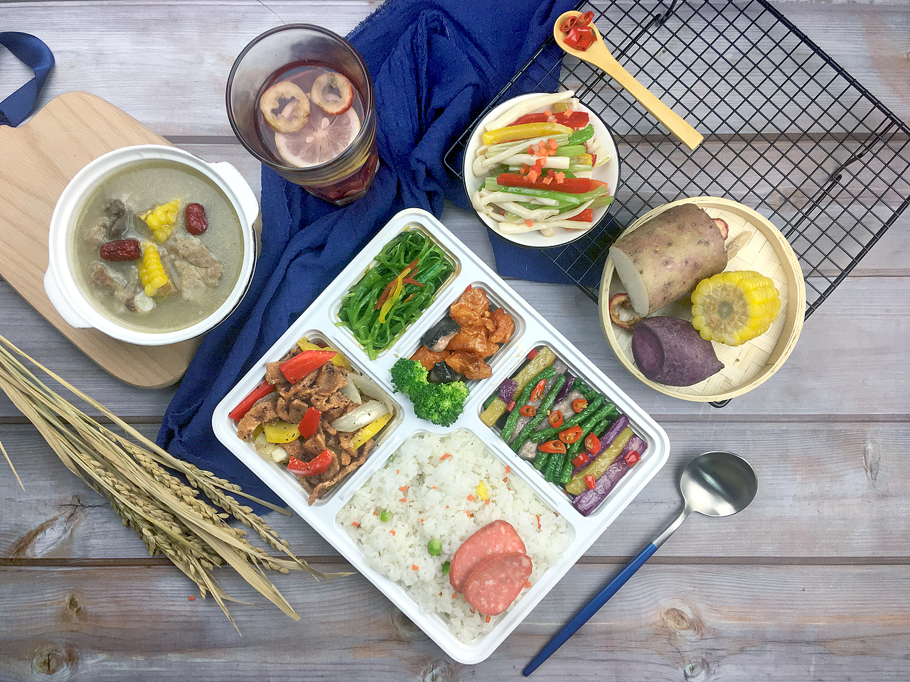 一食千百团餐配送菜品摄影活动海报（图ZMTQxMTE2NDc2） - 海报 - 站酷设计师803art原创素材 - 站酷ZCOOL