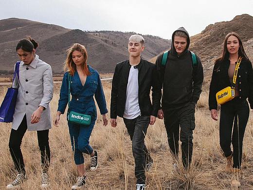 潮牌 / 2019春夏户外广告（个人主页-ZMzc3MjI1ODQ=） - 宣传片 - 站酷设计师啊近啊旧原创素材 - 站酷ZCOOL