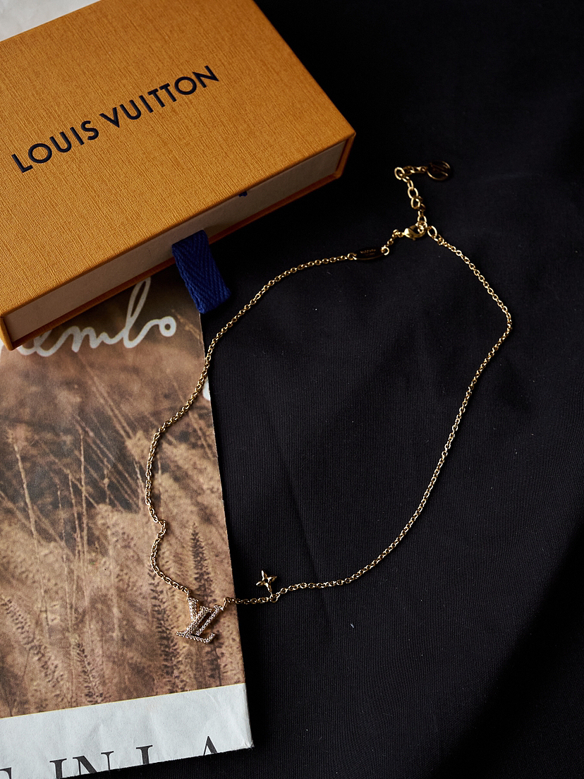 lv 项链