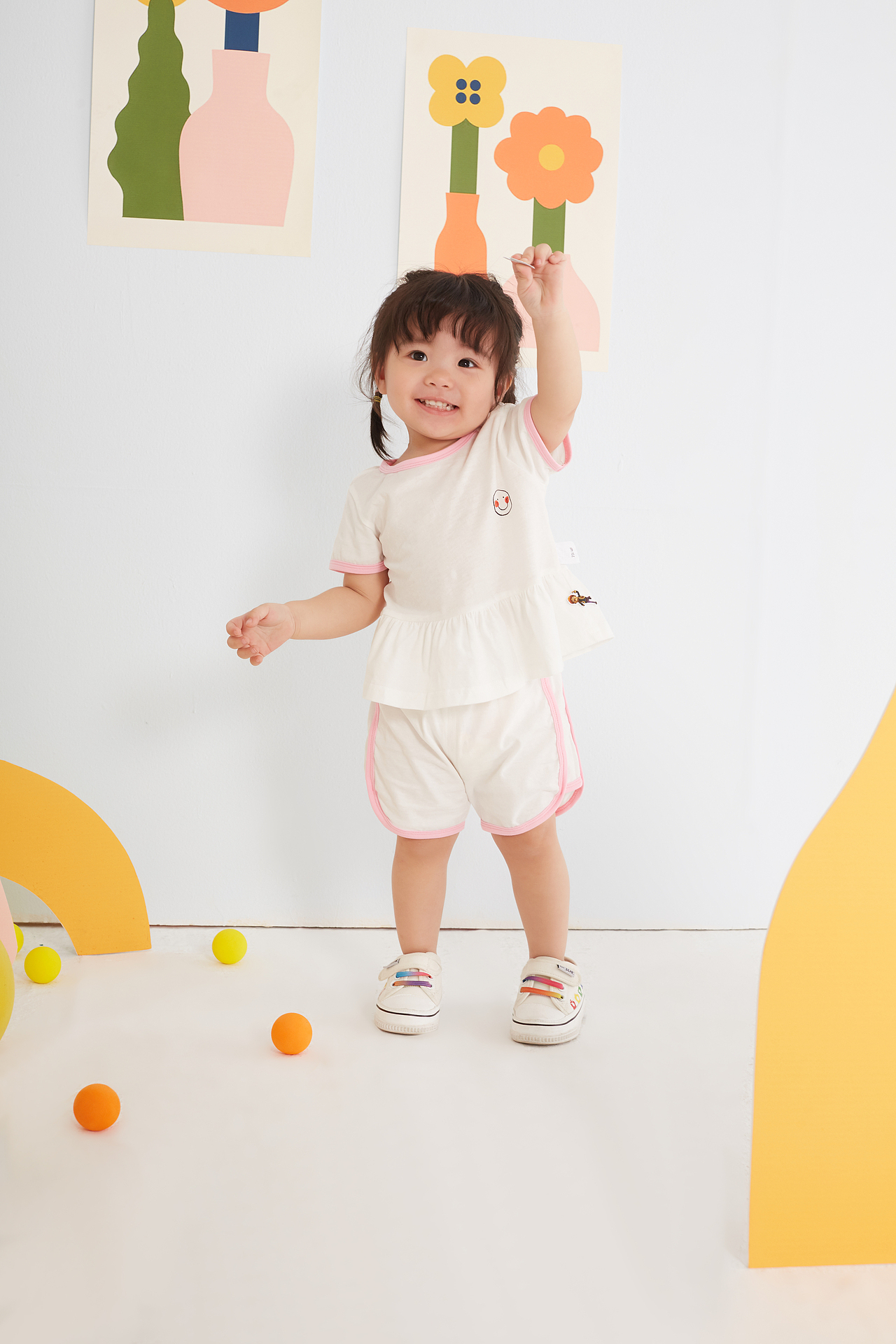 時尚小熊童裝拍攝（圖ZMzMyOTUwNTY0） - 時尚/藝術攝影 - 站酷設計師廣州騰瑜廣告攝影原創(chuàng)素材 - 站酷ZCOOL