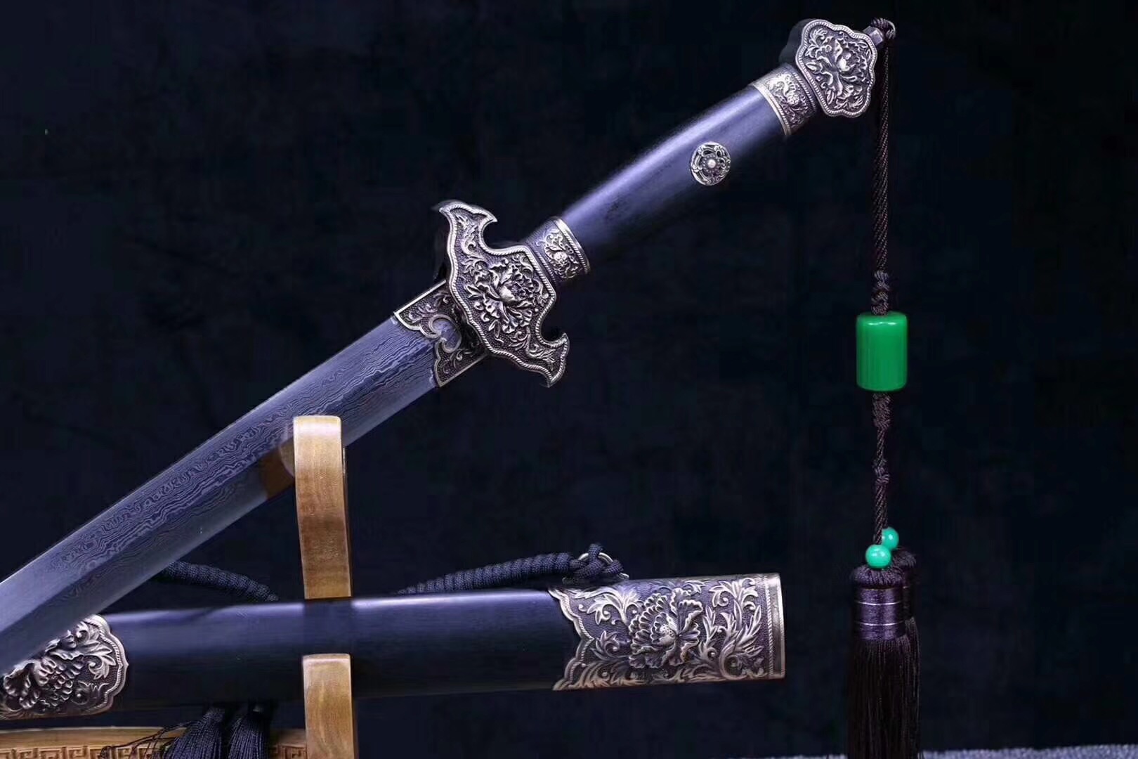 吴建伟龙泉剑图片