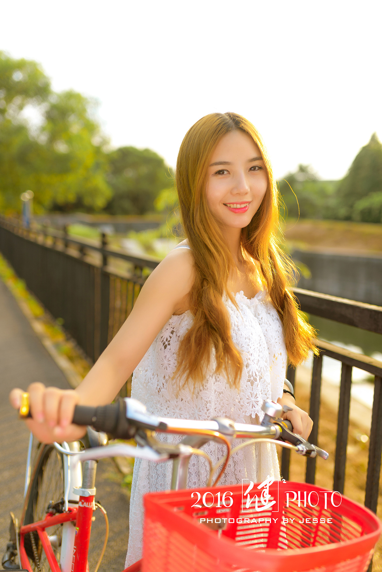 夕阳下的单车少女（图ZNTkxNzE0OTI=） - 人像摄影 - 站酷设计师贱贱Jesse原创素材 - 站酷ZCOOL