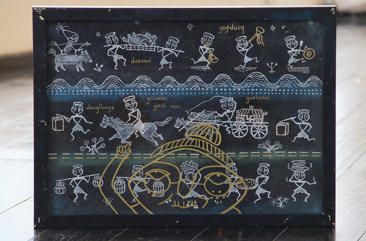 接亲
新郎浩浩荡荡地迎亲队伍走在夜晚的山路上。最前面是吹吹打打的乐队,接着是骑着高头大马的新郎,最后是扛着生猪、大米、美酒等聘礼的队伍。<br>尺寸:390mm*540mm