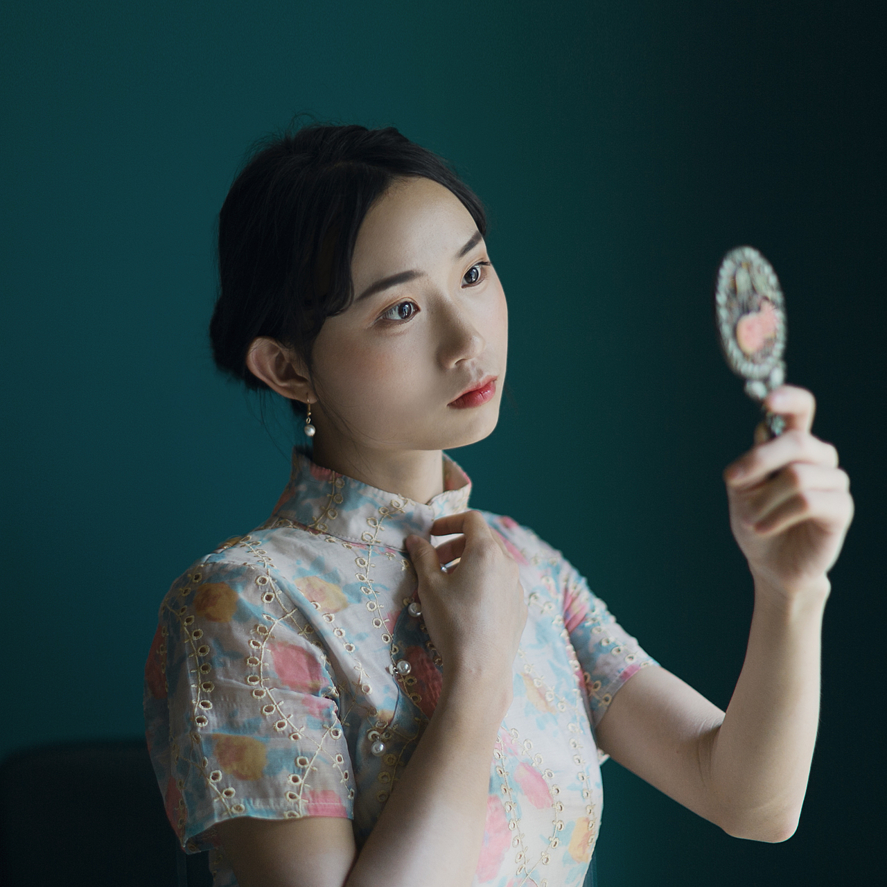 戴珍珠耳环的少女