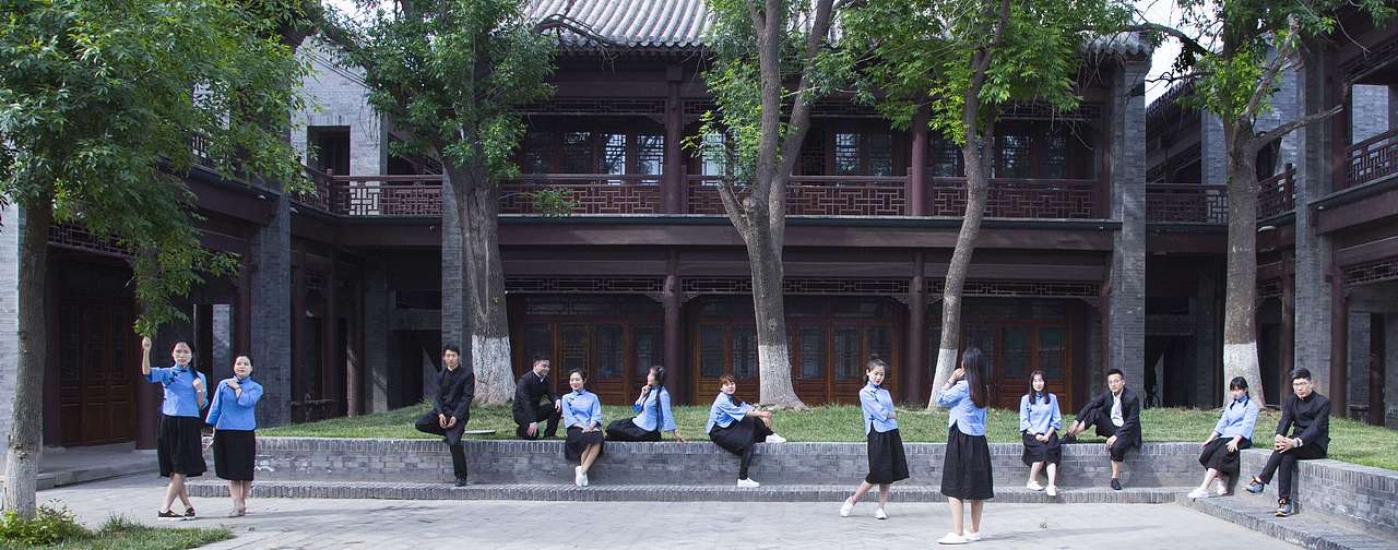 毕业季——青青园中葵，朝露待日晞。（图ZNTA3NjAwNTI=） - 人像摄影 - 站酷设计师西北魔女原创素材 - 站酷ZCOOL