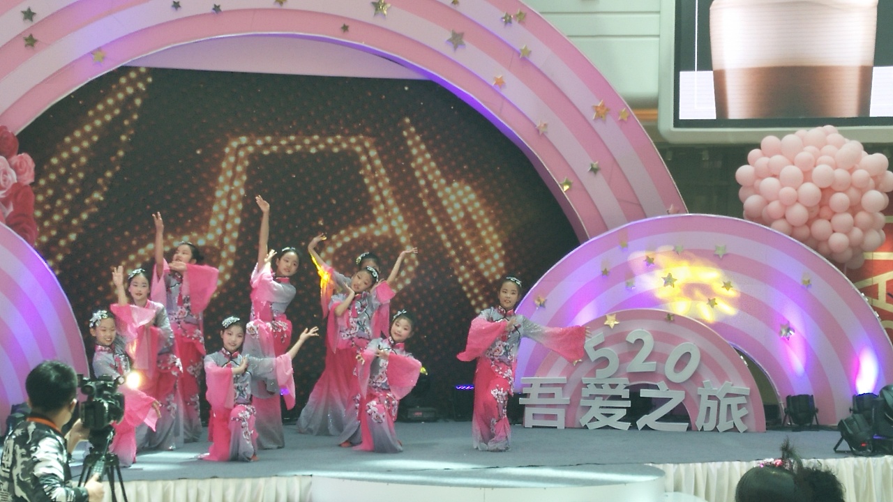 五月蓝天_唱响吾悦A（图ZMTEzNzU2NjQ4） - 人文/纪实摄影 - 站酷设计师蓝天艺术学校原创素材 - 站酷ZCOOL